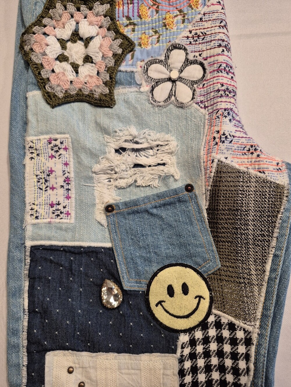 BDG Faded Patchwork Jeans High Rise Cropped Flare Raw Hem Floral & Smiley Patch - Picture 6 of 14